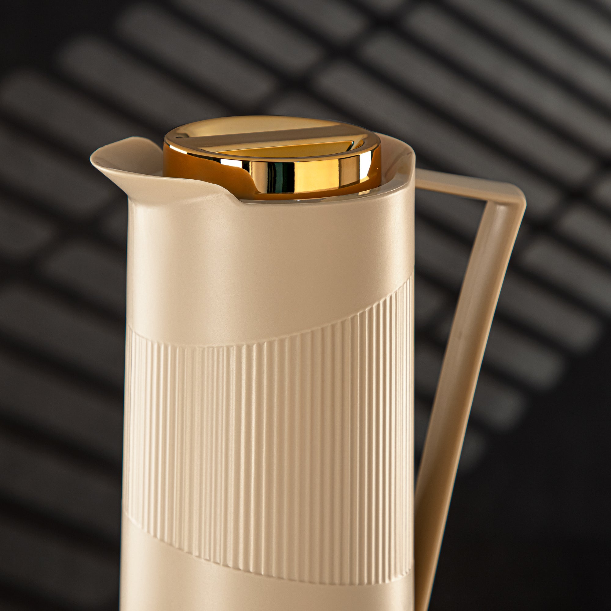 Almarjan Vacuum Flask Plastic 1L, Beige & Gold (GT119-100 BG/G) - Everyday Hospitality