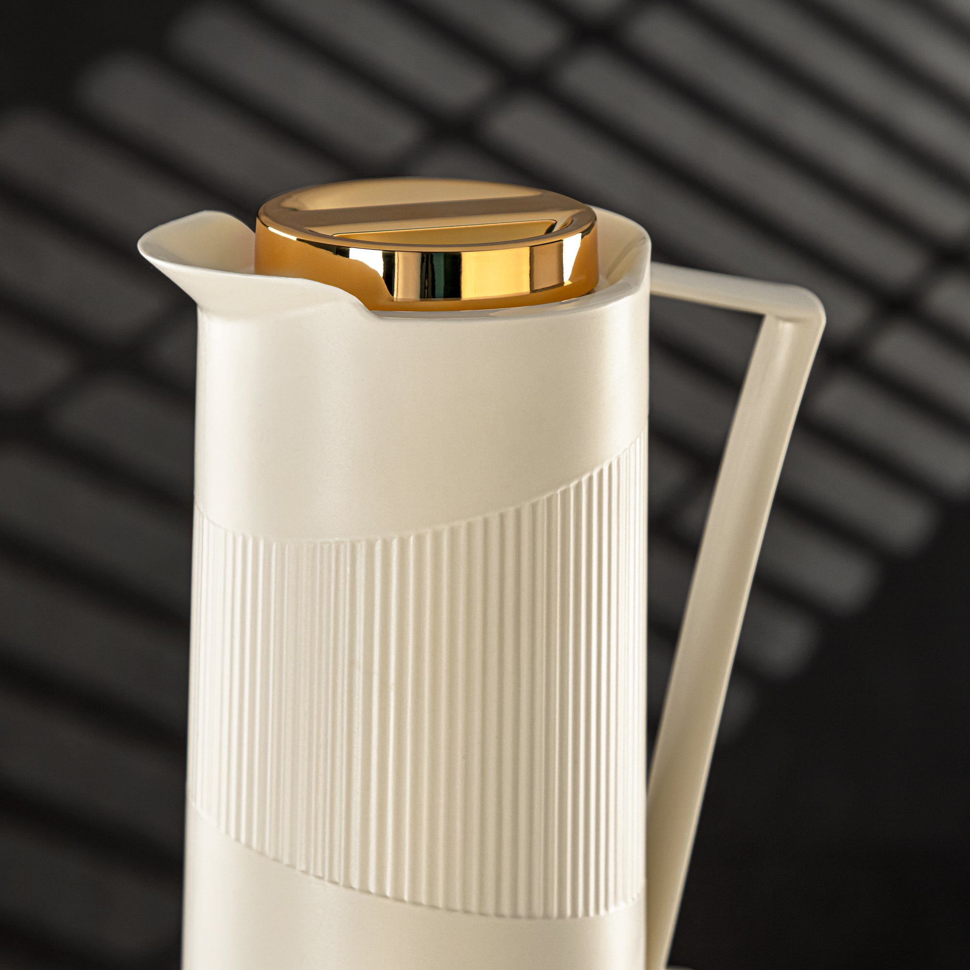 Almarjan Vacuum Flask Plastic 1L, Ivory & Gold (GT119-100 IV/G) - Everyday Hospitality